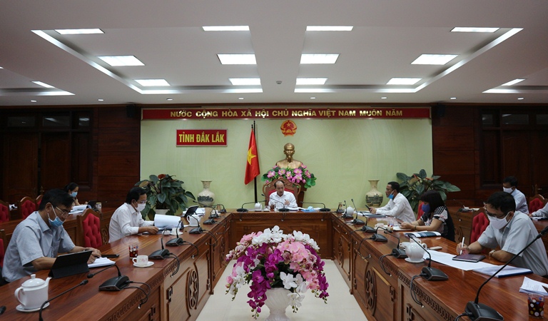 Họp nghe báo cáo về phương án thiết kế kiến trúc Công trình sân vận động Trung tâm thuộc Khu liên hợp Thể dục thể thao Vùng Tây Nguyên